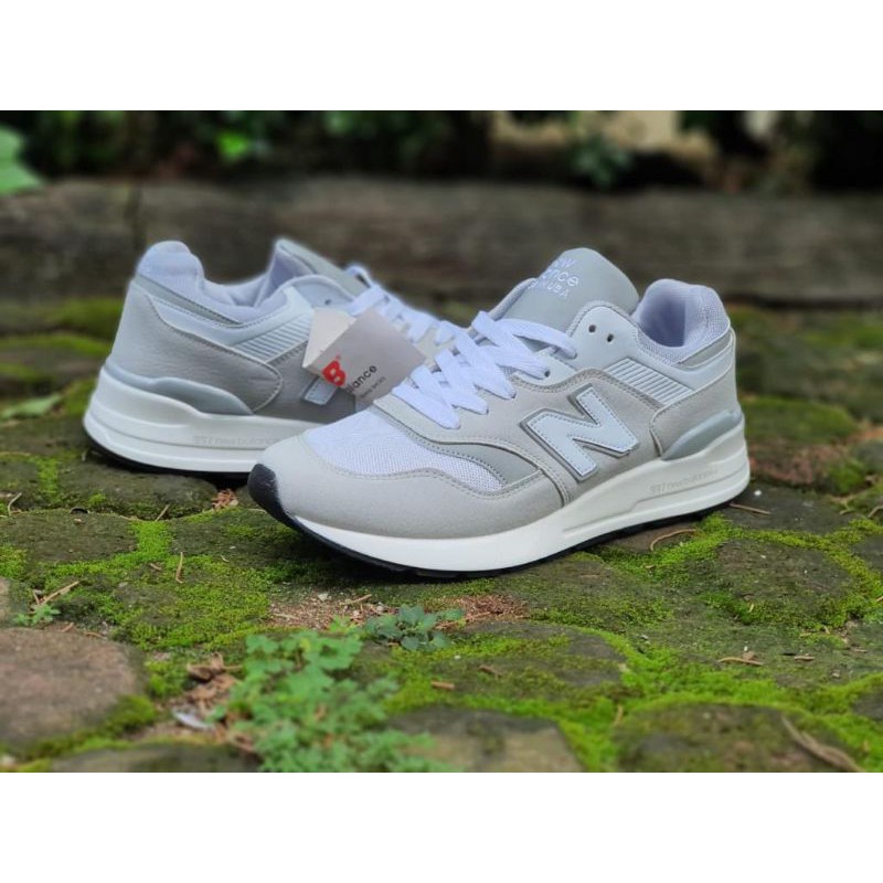 Sepatu sneaker klasik pria nb tali size 39-44