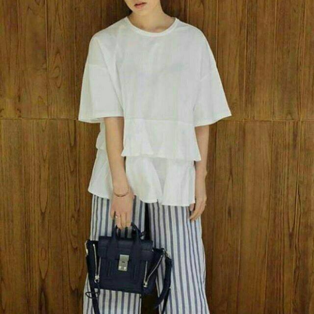 Consenso La Moda - White Ruffle Blouse