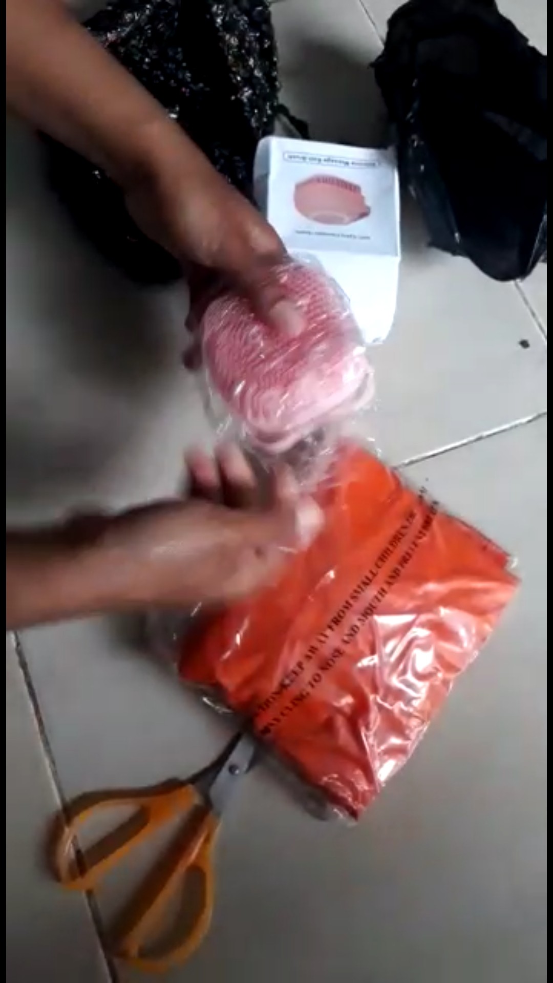 Sikat Mandi Silikon Dapat Diiisi Sabun Sikat Pembersih Badan