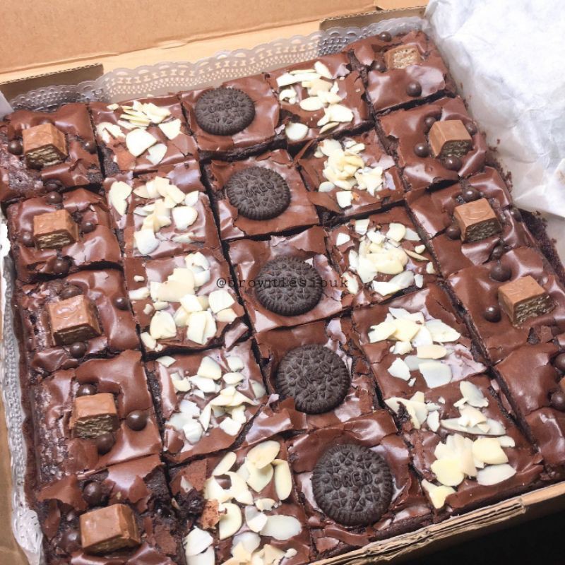 

Fudgy Brownies/Brownies Panggang/Brownies Sekat 20x20 (BISA REQUEST TOPPING)