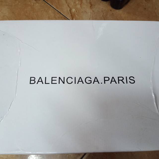 Sepatu Balenciaga