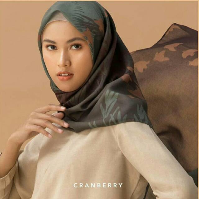 Kamara scarf Cranberry Kami. By KAMIIDEA
