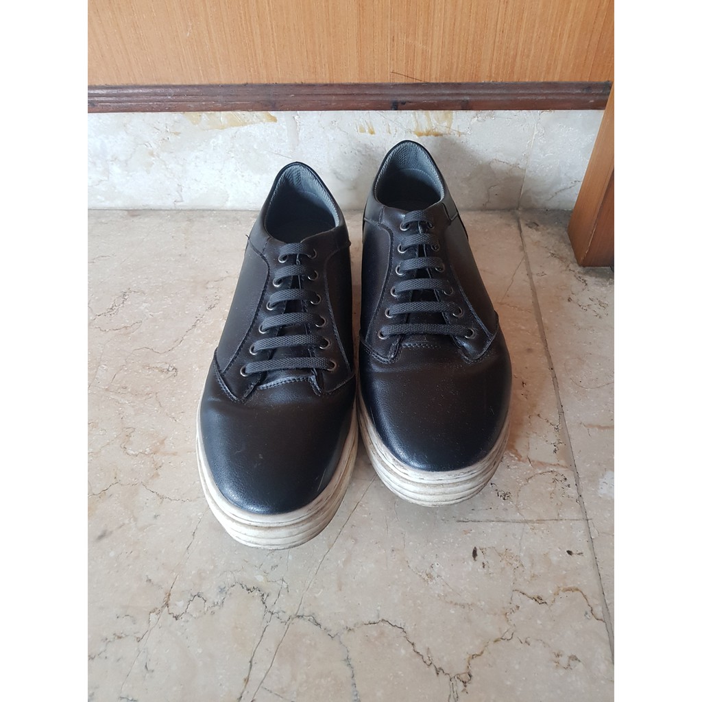 PRELOVED Sepatu Pria sneakers Hitam merek FLADEO size 41