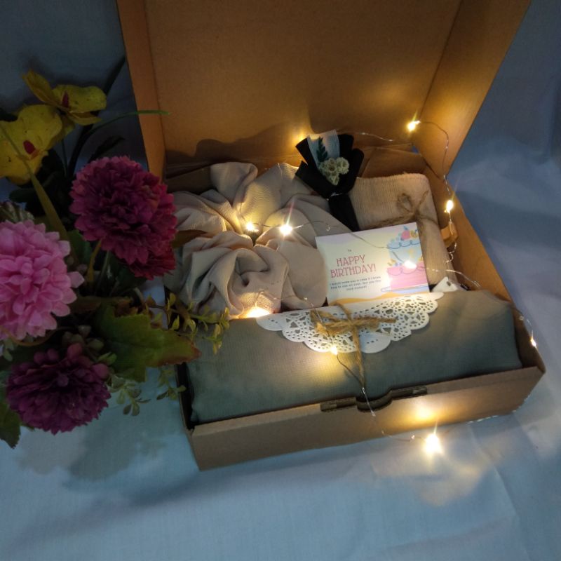 

Hampers Cewek Gift kado ultah graduation dll part 08