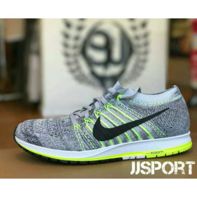 zoom flyknit streak