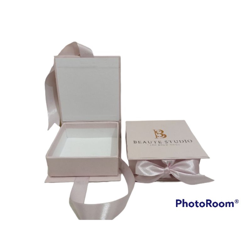 

Hardbox custom uk 9x9x3 cm