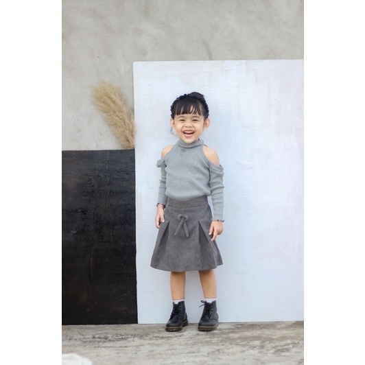 Fiola Blouse Turtle Neck 1-4thn/pakaian anak perempuan kaos turtleneck anak perempuan