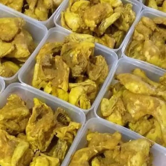 

AYAM BUMBU KUNING isi 10 KOMPLIT LALAPAN SIAP GORENG