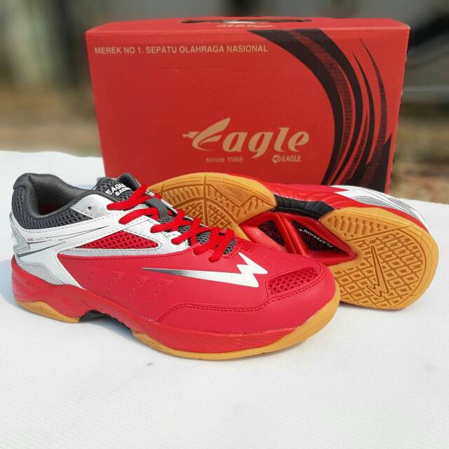 Sepatu batminton dan joging eagle