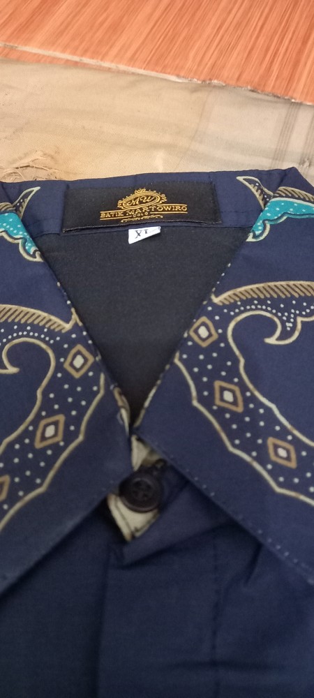 Krisna Mukti  Kemeja Batik Pria Lengan Pendek Bahan Katun Batu Raden Full Furing