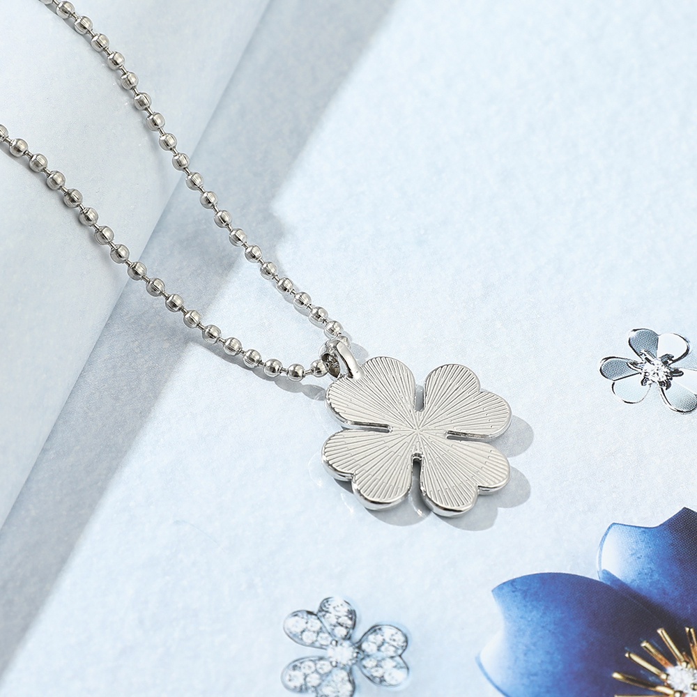 Kalung Rantai Dengan Liontin Daun Clover Tokyo Revengers Hinata Tachibana Untuk Wanita