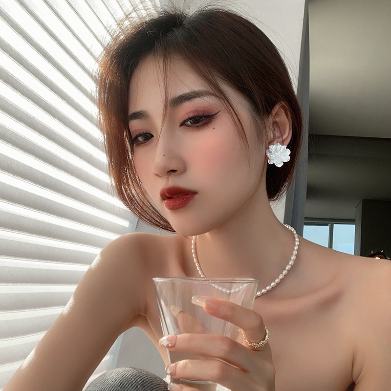 Anting Stud Desain Bunga Putih Gaya Korea Minimalis Elegan Untuk Wanita