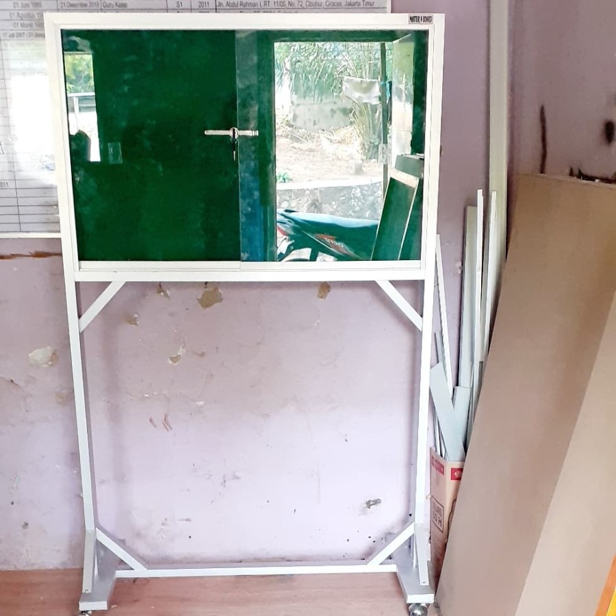 

Mading Kaca Standing 60 × 100 Cm