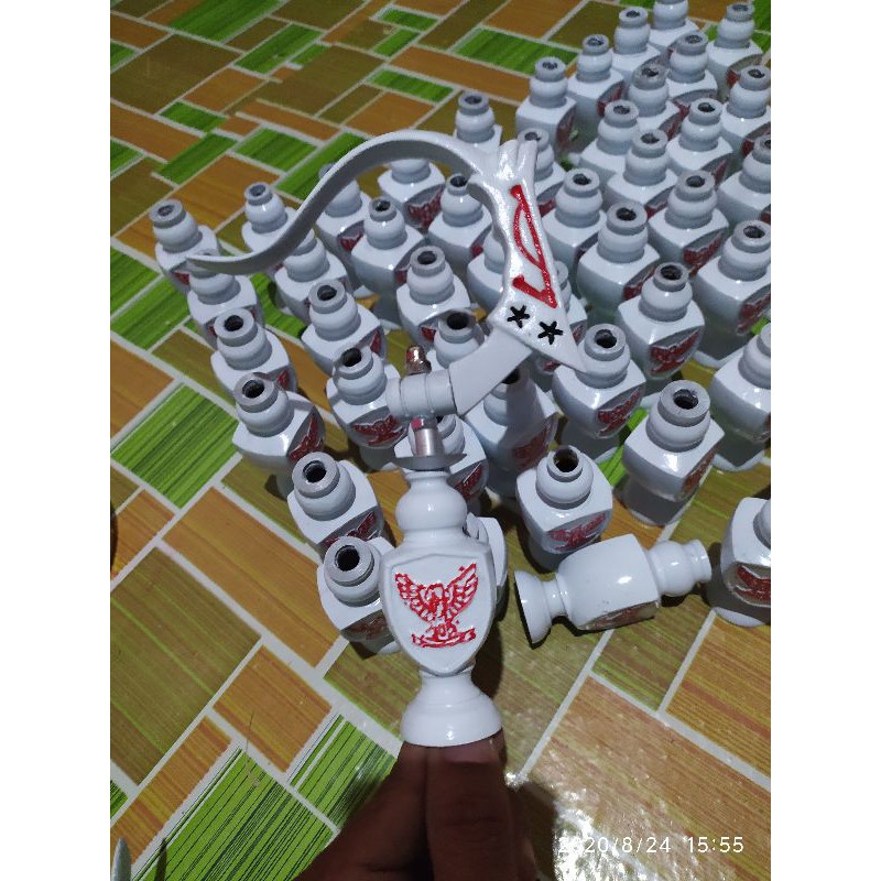 GANTUNGAN SANGKAR DAN PION RADJA