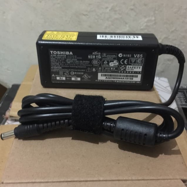 ADAPTOR TOSHIBA ORIGINAL NB10 C855D C850D C660D 19V 2.37A 5.5 X 2.5mm ORI