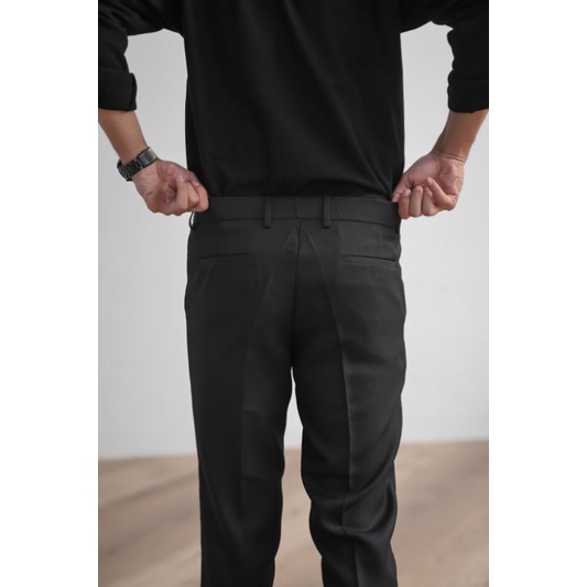 Mubeng Ankle Pants Hitam Slimfit