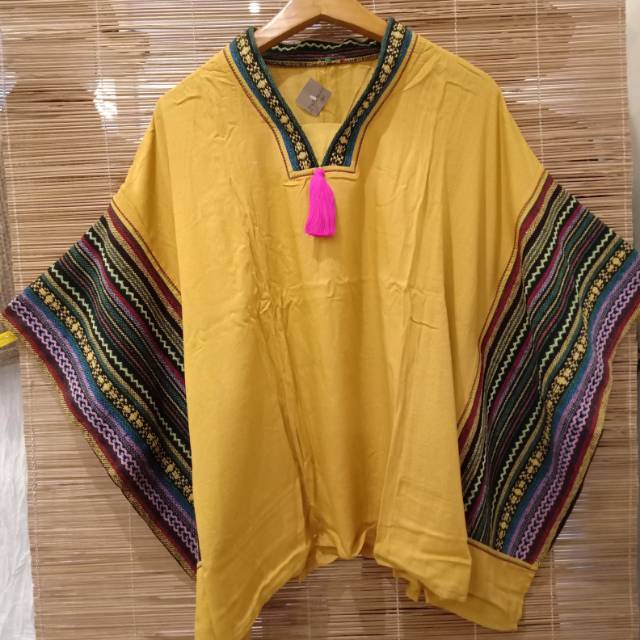 Blus Etnik kombinasi tenun