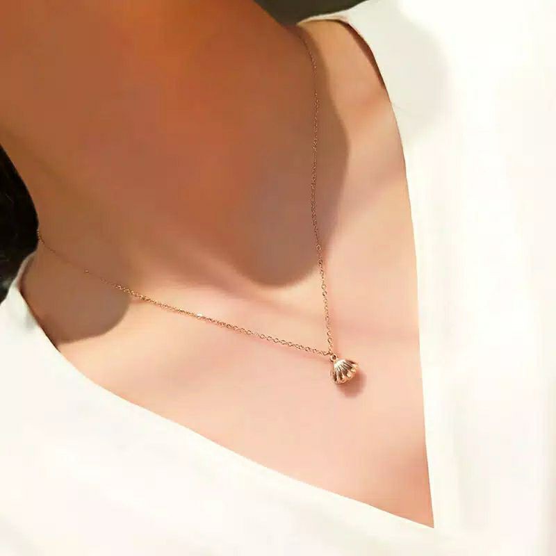 Fourfashion Kalung Rantai Bahan Titanium 18k Gold Aksen Mutiara Dan Berlian Gaya Korea Untuk Wanita