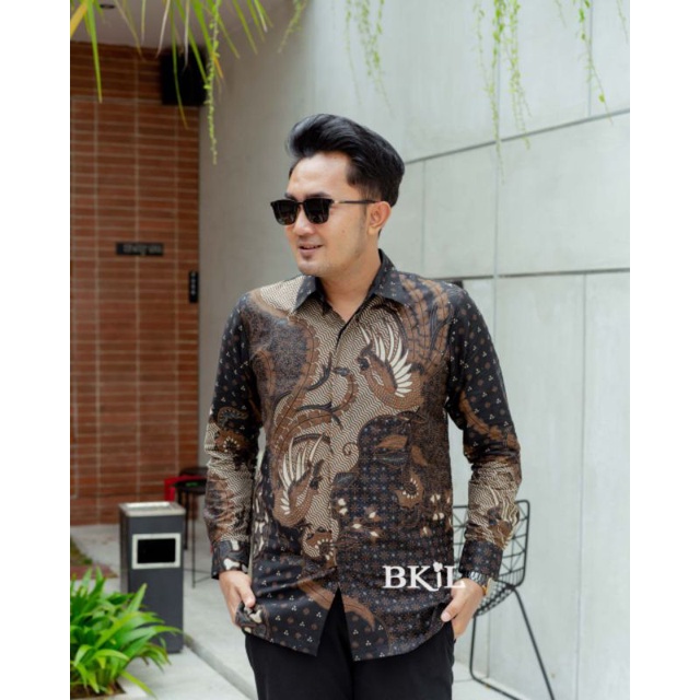 Baju Batik Pria Slimfit Hitam Manis Mahal Soloan Lengan Panjang Pendek