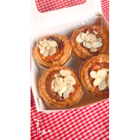 

CHOCO ALMOND PORTUGUESE EGG TART | @SEUSEUYEAH PORTUGUESE EGG TART SURABAYA CRISPY LUMER