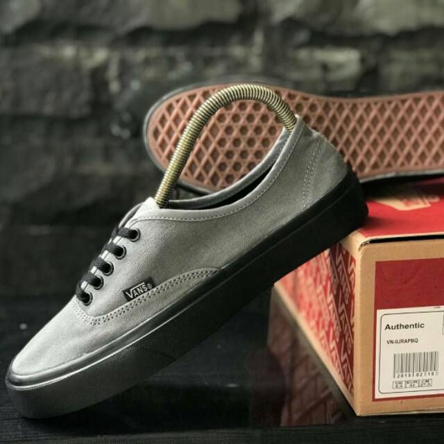 vans authentic grey black