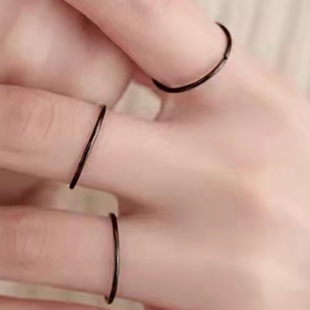 1pc Cincin Model Terbuka Bahan Metal Warna Hitam Gaya Vintage Adjustable Untuk Wanita