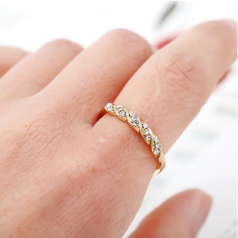 Cincin Pertunangan Berlian Twist Fashion Wanita Elegan Aksesoris Perhiasan