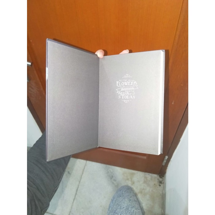 

Sale Buku Tulis Cover Tebal Dengan Kertas 2 Tone Motif Bunga Hitam Notebook Bagus