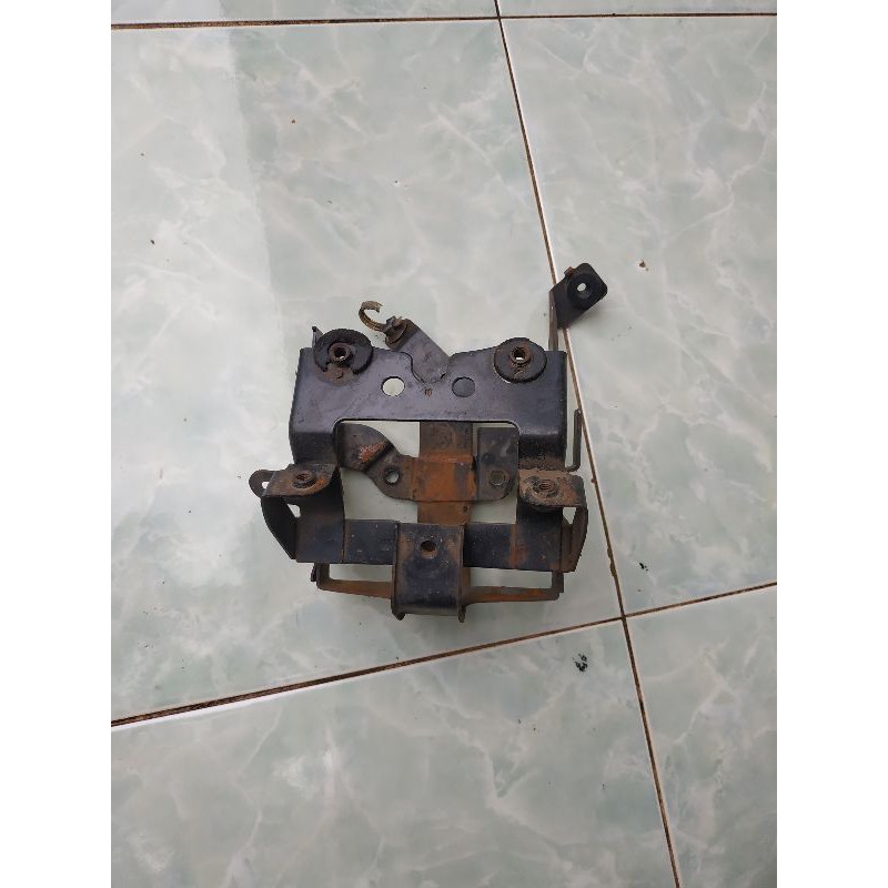 tempat aki kedudukan aki vario 110 karbu seken original