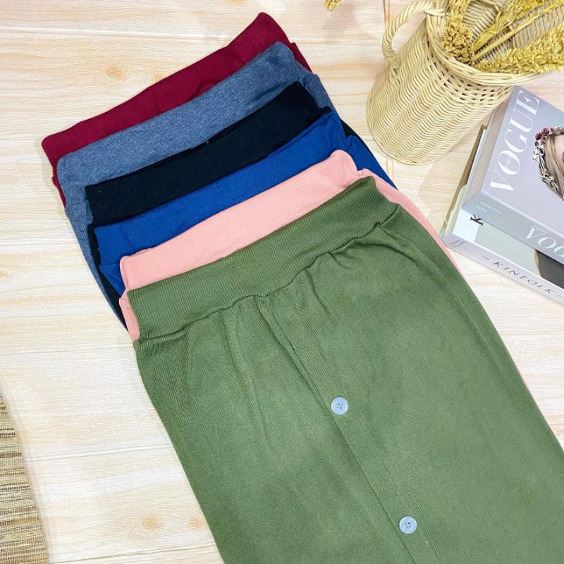 Gia Button Rajut Skirt