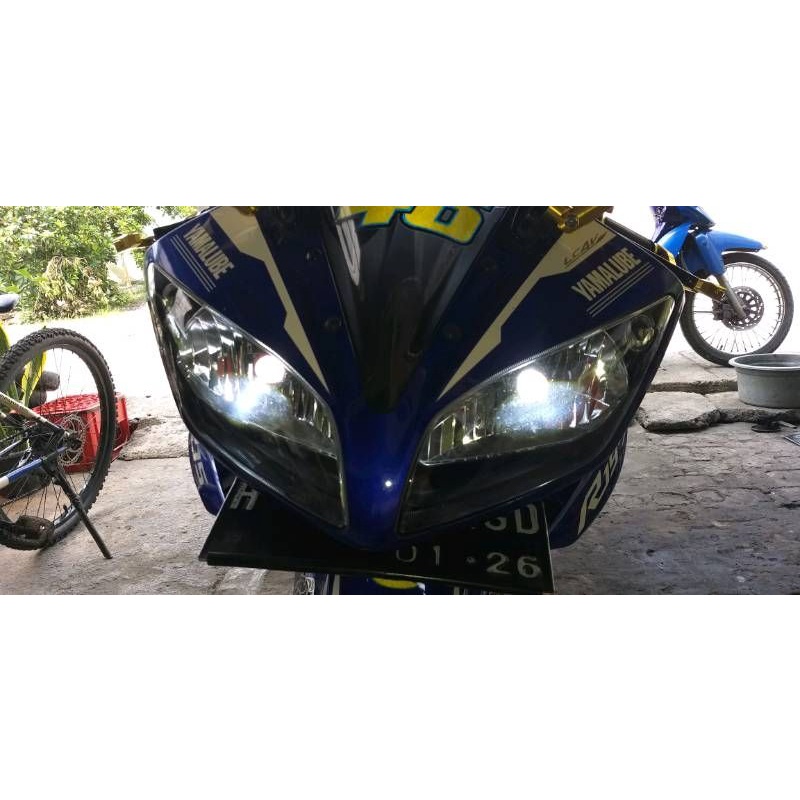 LAMPU UTAMA MOTOR H4 LASER/LAMPU LED MOTOR DEPAN H4 LASER HI/LO AC DC 8W-24Watt 9-80V 1THOUSAND/LAMPU LED H4 UTAMA MOTOR VIXION DLL/LED DEPAN MOTOR SOKET H4 LASER HI LO/LAMPU SOKET H4 LED LASER UNTUK SEMUA MOTOR SOKET H4-7