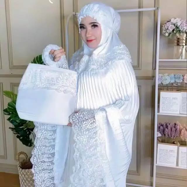 mukena plisket renda