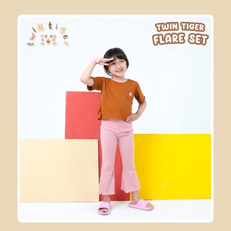 Twin Tiger Flare Set Setelan Crop Top Anak Perempuan