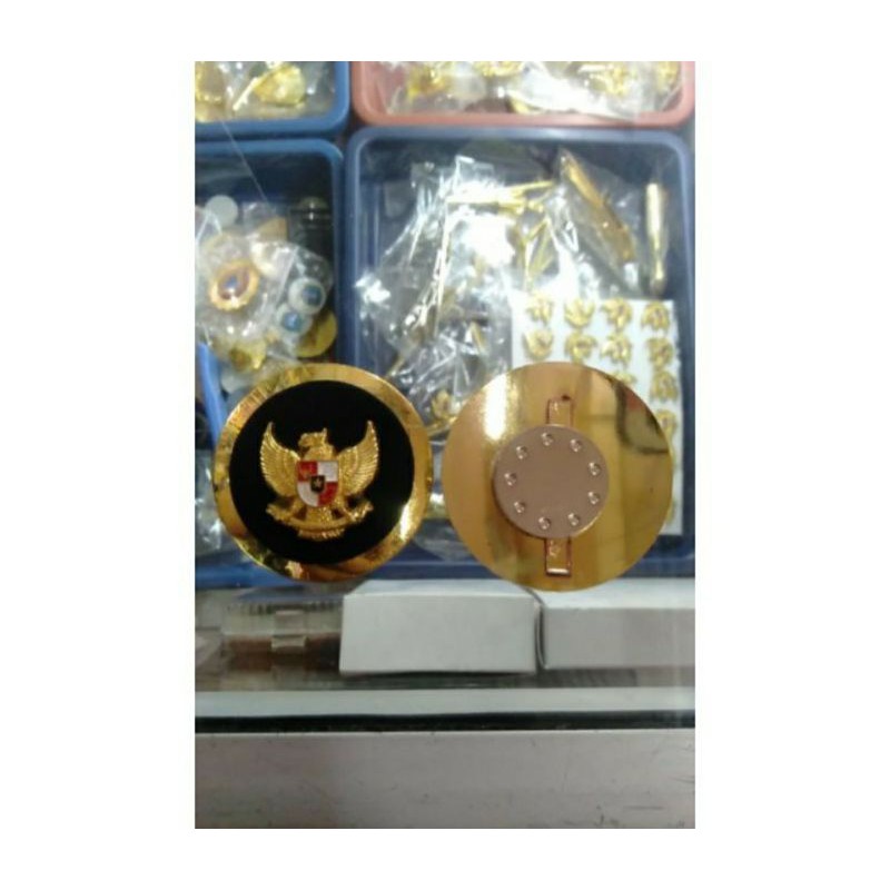 Pin garuda magnet