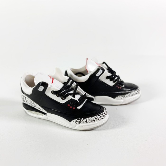 AIR JORDAN 3 AJ3 BLACK CEMENT 3D SNEAKERS KEYCHAIN MINIATUR