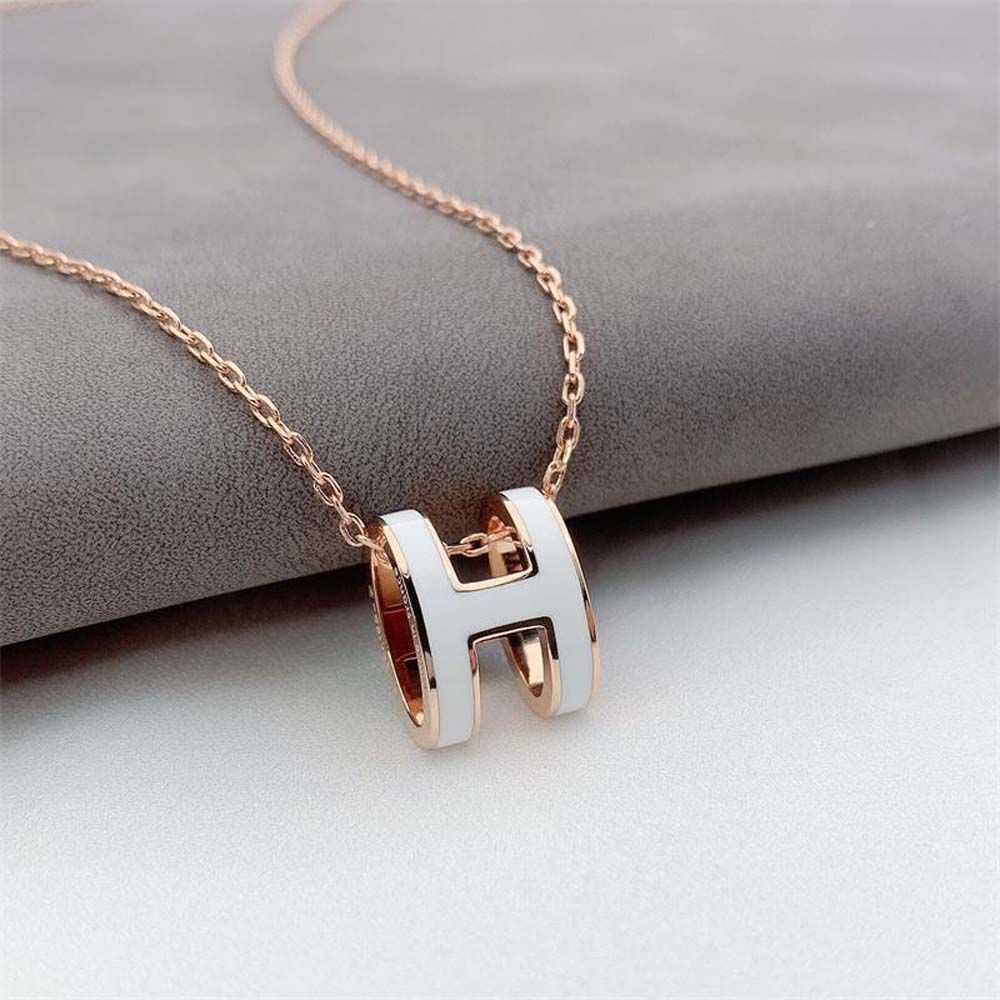 Needway  Cute Clavicle Chain Simple Female Chokers Letter H Necklace Women Korean Letter Pendant Temperament Daily Accessories Titanium Steel Fashion Jewelry