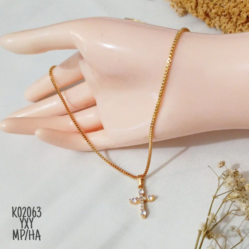 Kalung Yaxiya Salib Zircon Warna Gold K02063