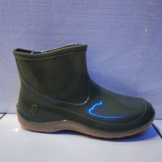 SEPATU BOT AP