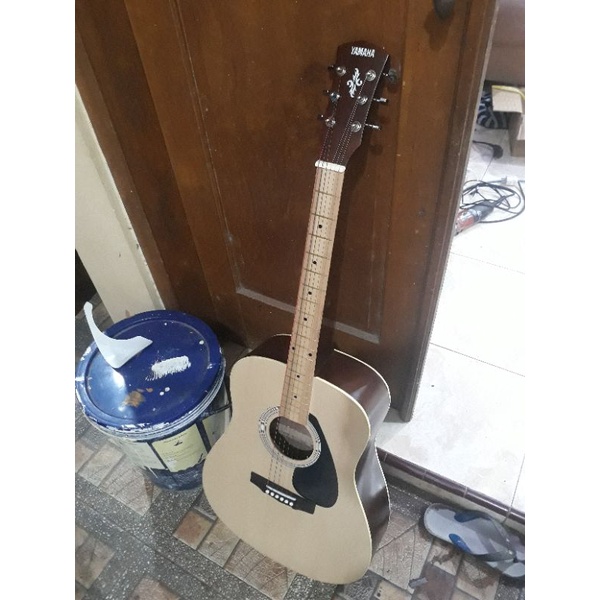 gitar akustik yamaha jumbo tanam besi-1
