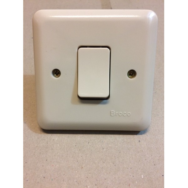 Perlengkapan Listrik - Saklar Broco - Saklar Saklar Engkel Broco / Inbow / Saklar Single New Gee