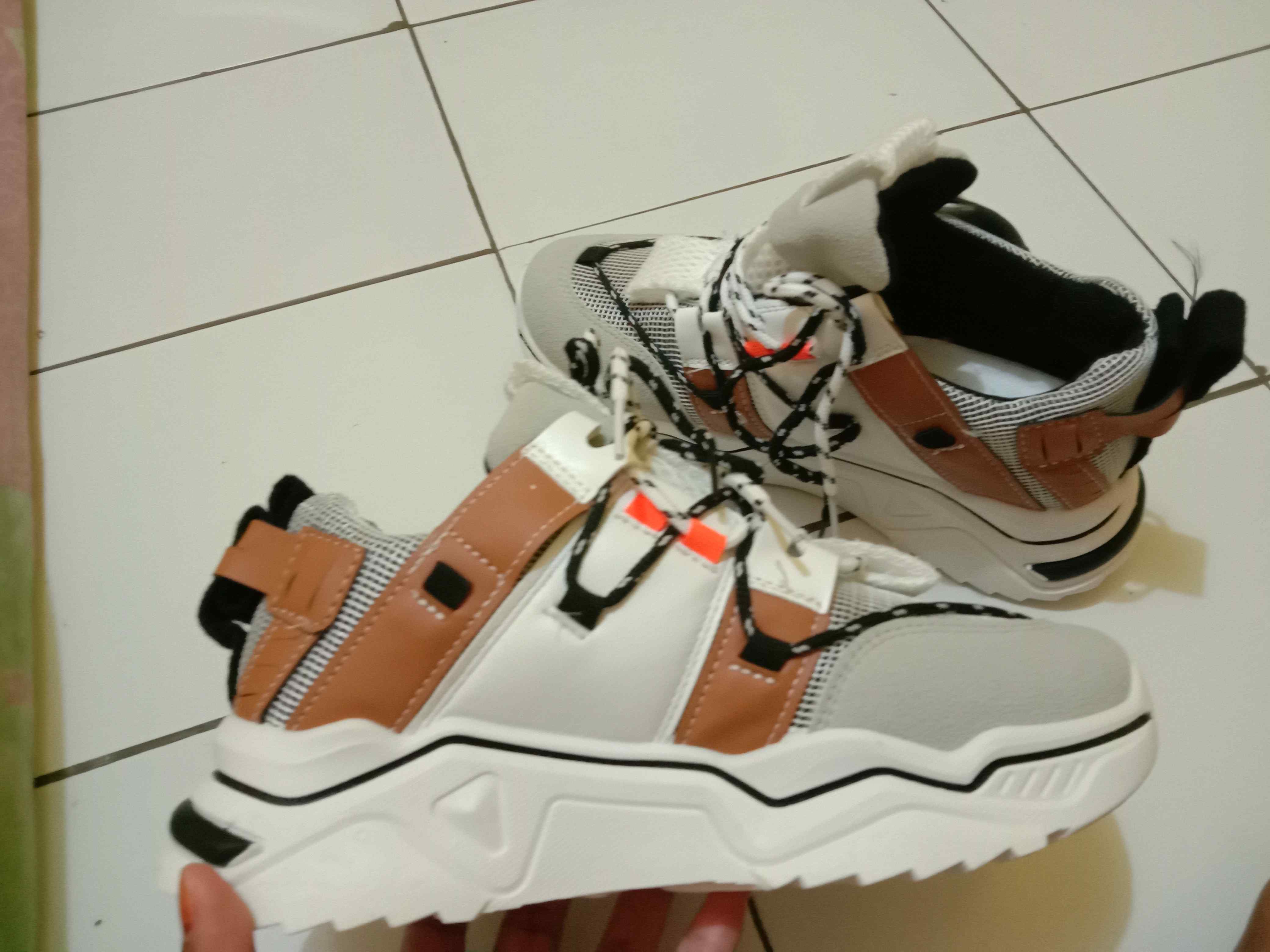 [ Import Design ] Sepatu Sneakers Wanita Fashion Premium