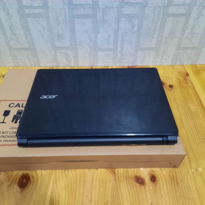 Laptop Acer Aspire E1-470 Core i3-3217U Ram 4GB HDD 500Gb Windows 10 Layar 14 inch Full Aplikasi Mulus ok