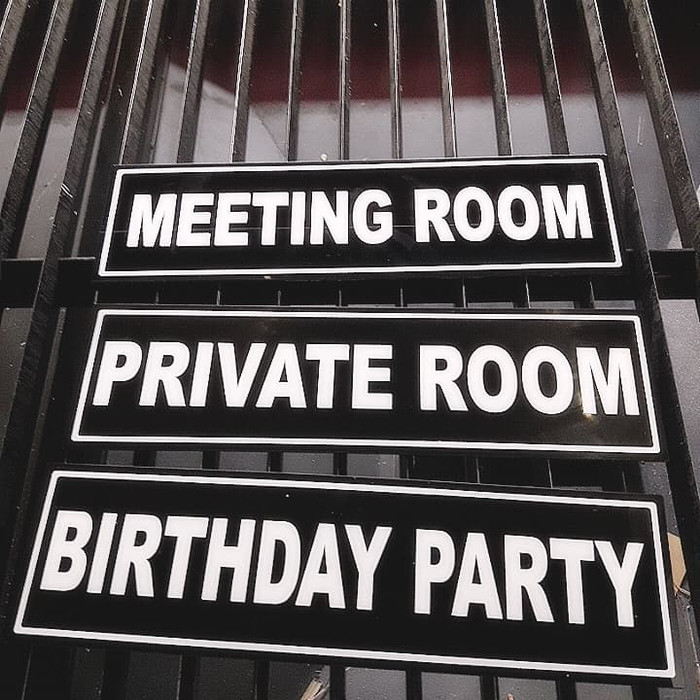 

Akrilik sign label Custom 10 x 35 Keren