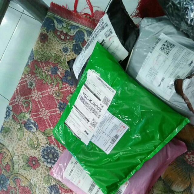 Batik Couple Keluarga Sania Ruffle Ori Ndoro Jowi Kupu Kuning