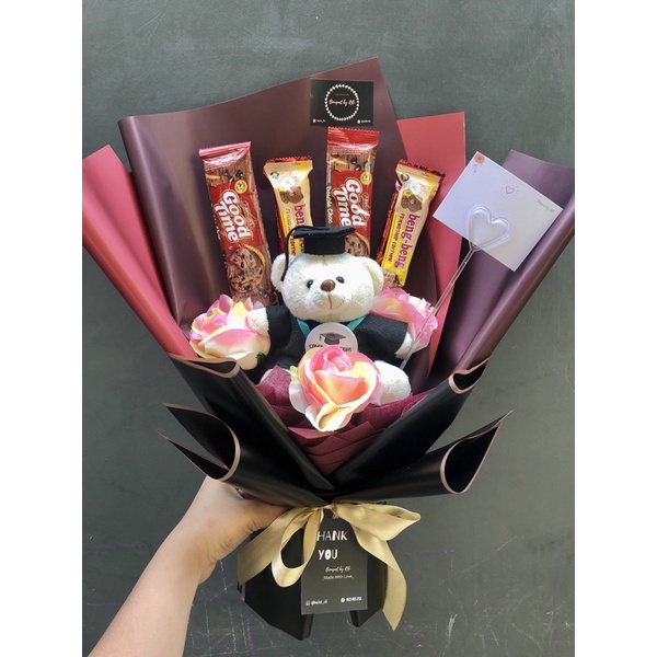 

buket snack wisuda / bucket snack / buket wisuda / hadiah wisuda