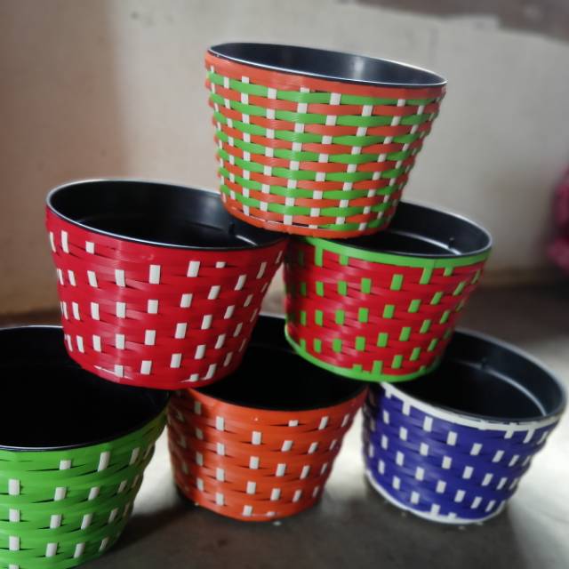 Pot bunga anyaman rotan sintetis