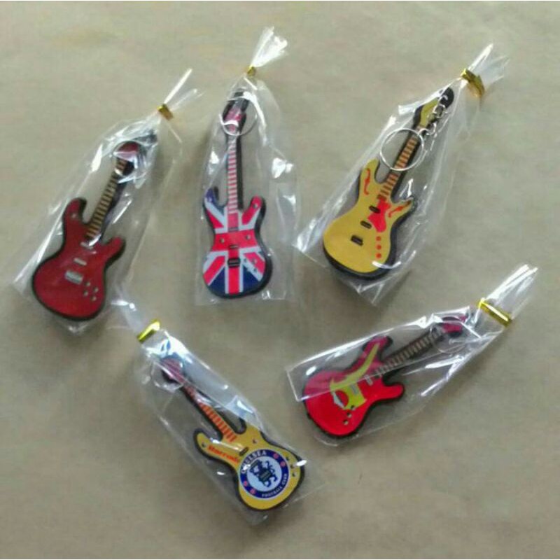 Souvenir pernikahan gantungan gitar murah dan unik isi 100pcs