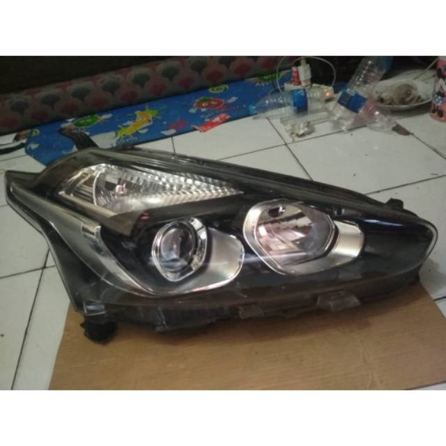 Headlamp Sienta V