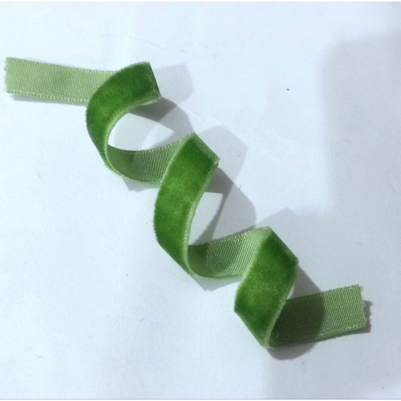 

PER METER PITA BLUDRU WARNA HIJAU SHAMROCK LEBAR 1CM