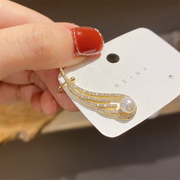 Anting Panjang Bentuk Sayap Malaikat Aksen Berlian Imitasi Gaya Korea